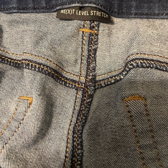 VSCO ensemble! Shorts, top and choker - Picture 7 of 10